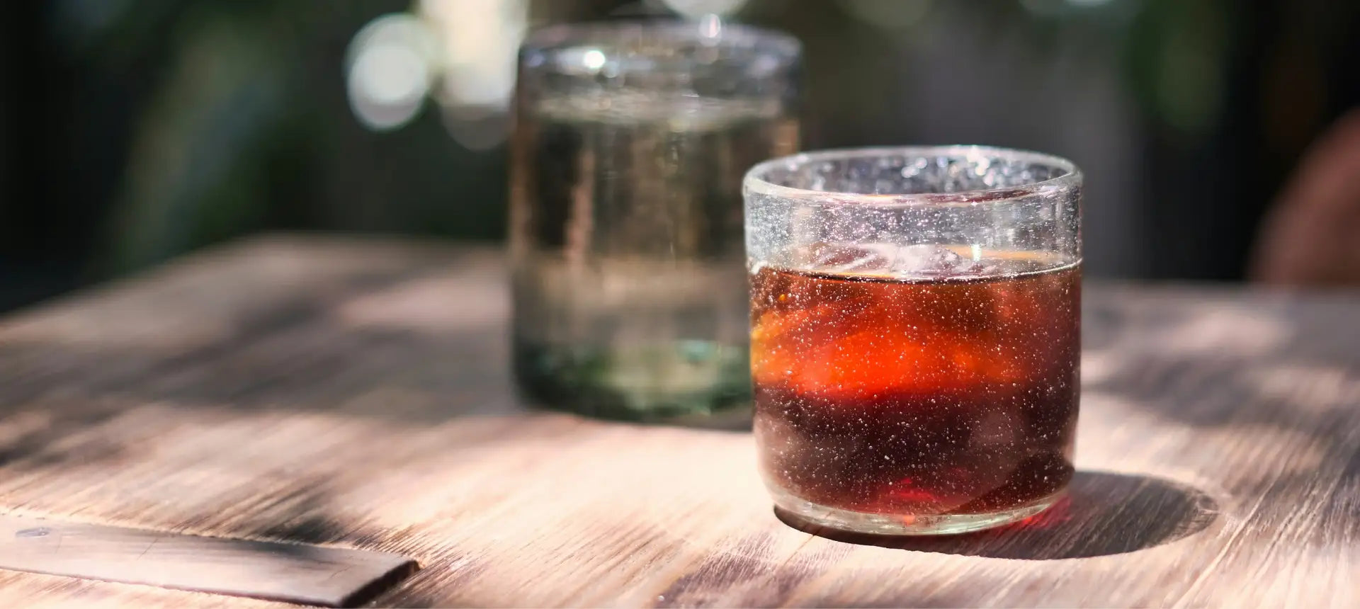 Et glass med naturlig, probiotisk og fermentert drikk fra BioFedora – økologisk og levende kultur som fremmer helse og balanse.